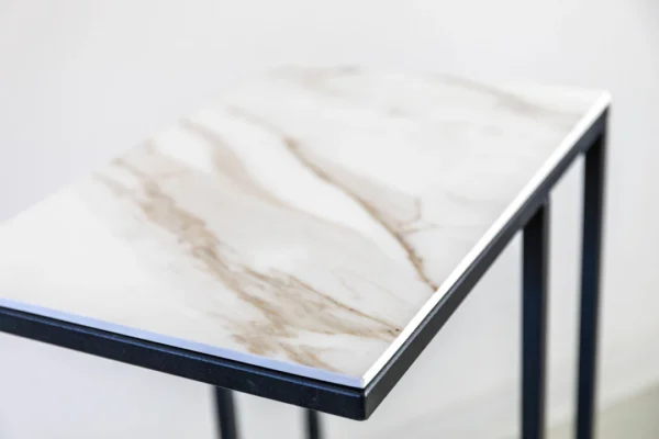 Keramische laptoptafel genaamd Luik